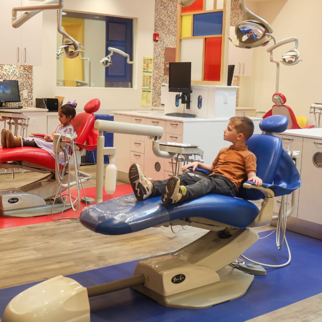 dental-care-for-children-hygienist-smile